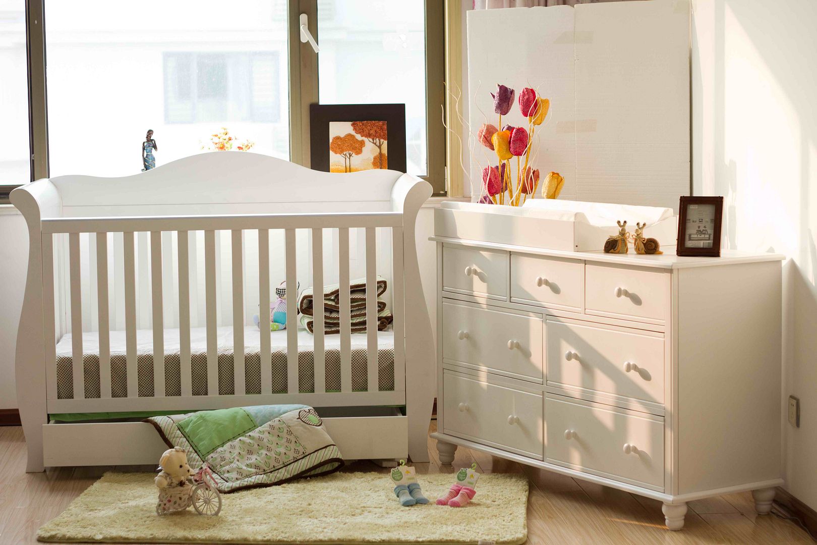 brand new NZ pine Canterbury sleigh baby cot 31 with drawer/ teeth