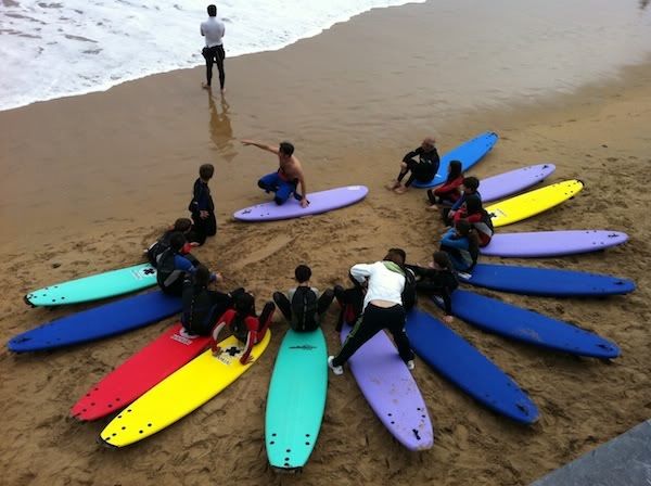 El Colegio Publico Asturias en un curso de surf con la Escuela Asturiana de Surf