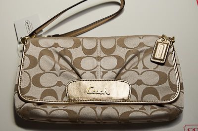 coach wristlets f47013